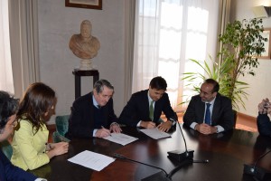 LIVORNO 90 MILIONI Da sx il notaio Gianluca Grosso, Sara De Maria, Gallanti, Alessandro Izzo, Andrea Kirschen LIVORNO 90 MILIONI Da sx il notaio Gianluca Grosso, Sara De Maria, Gallanti, Alessandro Izzo, Andrea Kirschen