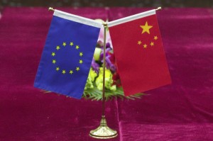ue e cina bandiere ue e cina bandiere