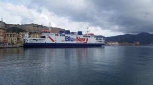 traghetto-acciarello-di-blu-navy-a-portoferraio traghetto-acciarello-di-blu-navy-a-portoferraio