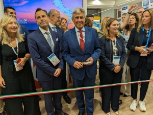 taglio-nastro-stand-cruiseitaly